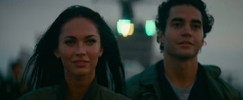 Movie still from “Transformers: Revenge of the Fallen” (2009), directed by Michael Bay – A man and a woman standing next to each other in front of traffic lights; Close Up shot, Over the shoulder angle