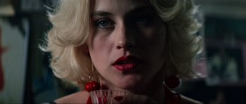 Movie still from “True Romance” (1993), directed by Tony Scott – A person holding a drink; Close Up shot, Over the shoulder angle