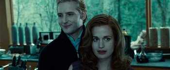 Movie still from “Twilight” (2008), directed by Catherine Hardwicke – A man and a woman standing next to each other; Close Up shot, Over the shoulder angle