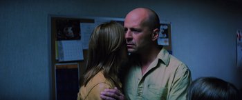 Movie still from “Unbreakable” (2000), directed by M. Night Shyamalan – A man and a woman standing next to each other in a room; Close Up shot, Over the shoulder angle