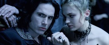 Movie still from “Underworld” (2003), directed by Len Wiseman – A man and a woman pose for a picture; Close Up shot, Over the shoulder angle
