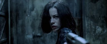 Movie still from “Underworld” (2003), directed by Len Wiseman – A young woman is holding a knife in her hand; Close Up shot, Over the shoulder angle