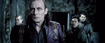 Movie still from “Underworld” (2003), directed by Len Wiseman – A person wearing a leather jacket; Close Up shot, Over the shoulder angle