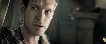 Movie still from “Underworld: Evolution” (2006), directed by Len Wiseman – A person wearing a fur coat; Close Up shot, Over the shoulder angle