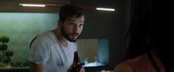 Movie still from “Upgrade” (2018), directed by Leigh Whannell – A man holding a bottle of beer in his hand; Close Up shot, Over the shoulder angle