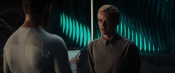 Movie still from “Upgrade” (2018), directed by Leigh Whannell – A man in a gray shirt is talking to a woman; Medium shot, Over the shoulder angle