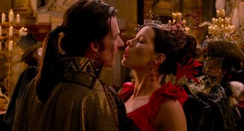 Movie still from “Van Helsing” (2004), directed by Stephen Sommers – A man and a woman are kissing each other; Close Up shot, Over the shoulder angle