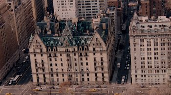 Movie still from “Vanilla Sky” (2001), directed by Cameron Crowe – An aerial view of a large building in a city; Extreme Wide shot, Overhead angle