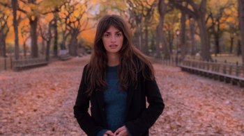 Movie still from “Vanilla Sky” (2001), directed by Cameron Crowe – A woman in a black jacket standing in a park; Close Up shot, Over the shoulder angle
