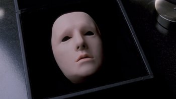 Movie still from “Vanilla Sky” (2001), directed by Cameron Crowe – A white mask is in a black case; Extreme Close Up shot, Overhead angle