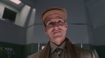 Movie still from “Vanilla Sky” (2001), directed by Cameron Crowe – A man wearing a hat and glasses and a suit; Close Up shot, Low angle