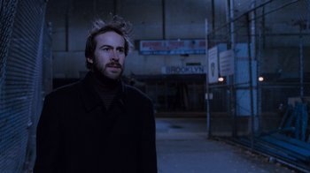 Movie still from “Vanilla Sky” (2001), directed by Cameron Crowe – A man standing in the dark in front of a building; Close Up shot, Low angle