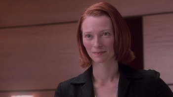 Movie still from “Vanilla Sky” (2001), directed by Cameron Crowe – A person wearing a suit; Close Up shot, Over the shoulder angle