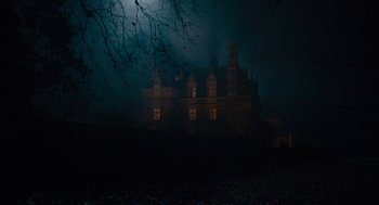 Movie still from “Venom: Let There Be Carnage” (2021), directed by Andy Serkis – A dark picture of an old house in the dark; Extreme Wide shot, Low angle