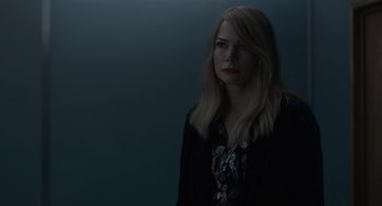 Movie still from “Venom: Let There Be Carnage” (2021), directed by Andy Serkis – A woman with blonde hair is standing in the dark; Close Up shot, Over the shoulder angle