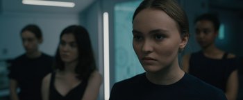 Movie still from “Voyagers” (2021), directed by Neil Burger – A woman standing next to another woman in front of a mirror; Close Up shot, Over the shoulder angle