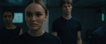 Movie still from “Voyagers” (2021), directed by Neil Burger – A woman and a man standing next to each other; Close Up shot, Over the shoulder angle