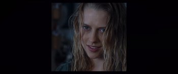 Movie still from “Warm Bodies” (2013), directed by Jonathan Levine – A person with wet hair; Close Up shot, Over the shoulder angle