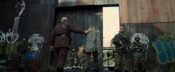 Movie still from “Warm Bodies” (2013), directed by Jonathan Levine – A man and a woman are standing in front of a door; Medium shot, Over the shoulder angle