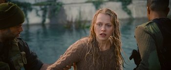 Movie still from “Warm Bodies” (2013), directed by Jonathan Levine – A woman with wet hair is posing for a picture; Close Up shot, Over the shoulder angle