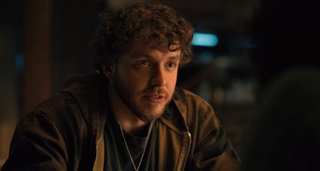 Movie still from “White Men Can't Jump” (2023), directed by Calmatic – A person with curly hair; Close Up shot, Over the shoulder angle