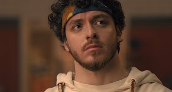 Movie still from “White Men Can't Jump” (2023), directed by Calmatic – A person wearing a headband; Close Up shot, Low angle