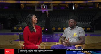 Movie still from “White Men Can't Jump” (2023), directed by Calmatic – A man and a woman sitting in front of a basketball court; Medium shot, Low angle