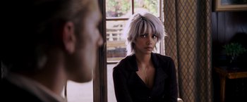 Movie still from “X-Men: The Last Stand” (2006), directed by Brett Ratner – A woman sitting in front of a man in front of a window; Close Up shot, Over the shoulder angle