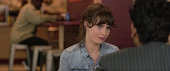 Movie still from “Yesterday” (2019), directed by Danny Boyle – A young woman sitting in front of a computer monitor; Close Up shot, Over the shoulder angle