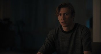 Movie still from “You Hurt My Feelings” (2023), directed by Nicole Holofcener – A man sitting in front of a window in a dark room; Close Up shot, Over the shoulder angle