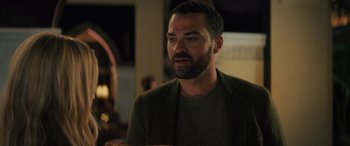 Movie still from “Your Place or Mine” (2023), directed by Aline Brosh McKenna – A man with a beard is standing in a room; Close Up shot, Over the shoulder angle