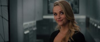 Movie still from “Your Place or Mine” (2023), directed by Aline Brosh McKenna – A person with long blonde hair; Close Up shot, Over the shoulder angle