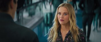 Movie still from “Your Place or Mine” (2023), directed by Aline Brosh McKenna – A person with long blonde hair; Close Up shot, Over the shoulder angle