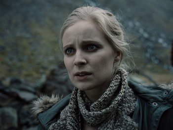 Movie still from “Zack Snyder's Justice League” (2021), directed by Zack Snyder – A person wearing a jacket; Close Up shot, Over the shoulder angle