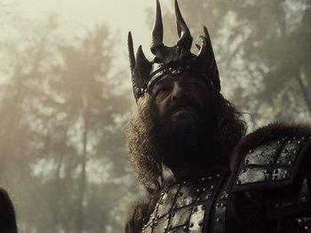 Movie still from “Zack Snyder's Justice League” (2021), directed by Zack Snyder – A person wearing a crown; Close Up shot, Low angle
