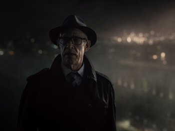 Movie still from “Zack Snyder's Justice League” (2021), directed by Zack Snyder – An old man wearing a hat and a coat; Close Up shot, Over the shoulder angle