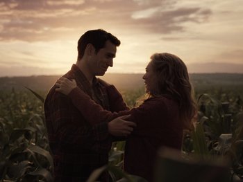 Movie still from “Zack Snyder's Justice League” (2021), directed by Zack Snyder – A man and a woman standing in a corn field; Medium shot, Over the shoulder angle