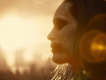 Movie still from “Zack Snyder's Justice League” (2021), directed by Zack Snyder – A person's face in the sunlight; Extreme Close Up shot, Low angle