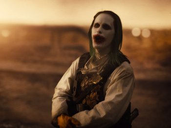 Movie still from “Zack Snyder's Justice League” (2021), directed by Zack Snyder – A man with green hair and a joker makeup; Medium shot, Over the shoulder angle