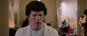 Movie still from “Zombieland: Double Tap” (2019), directed by Ruben Fleischer – A person with curly brown hair; Close Up shot, Over the shoulder angle