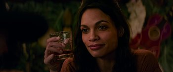 Movie still from “Zombieland: Double Tap” (2019), directed by Ruben Fleischer – A woman is holding a glass of wine; Close Up shot, Over the shoulder angle