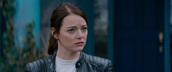 Movie still from “Zombieland: Double Tap” (2019), directed by Ruben Fleischer – A person wearing a leather jacket; Close Up shot, Over the shoulder angle