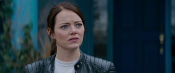 Movie still from “Zombieland: Double Tap” (2019), directed by Ruben Fleischer – A person wearing a leather jacket; Close Up shot, Over the shoulder angle