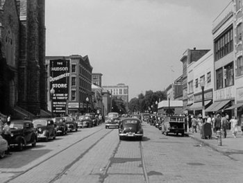 Movie still from “A Letter to Three Wives” (1949), directed by Joseph L. Mankiewicz – A black and white photo of a city street; Extreme Wide shot, High angle