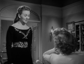Movie still from “A Letter to Three Wives” (1949), directed by Joseph L. Mankiewicz – Two women are talking in a living room; Medium shot, Over the shoulder angle