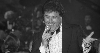 Movie still from “Broadway Danny Rose” (1984), directed by Woody Allen – A black and white photo of a man singing; Close Up shot, Low angle