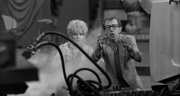 Movie still from “Broadway Danny Rose” (1984), directed by Woody Allen – A man and a woman are standing in front of a fire hydrant; Medium shot, Over the shoulder angle