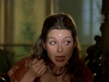 Movie still from “Cousin cousine” (1975), directed by Jean-Charles Tacchella – A woman is holding a fork in her mouth; Close Up shot, Over the shoulder angle
