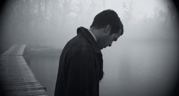 Movie still from “Mood Indigo” (2013), directed by Michel Gondry – A black and white photo of a man in the fog; Close Up shot, Low angle