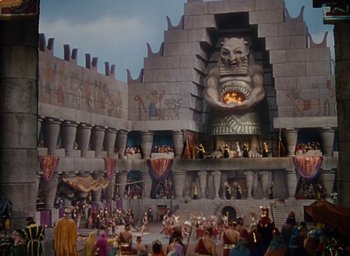 Movie still from “Samson and Delilah” (1949), directed by Cecil B. DeMille – A large statue of an egyptian god in the middle of a crowd; Extreme Wide shot, High angle